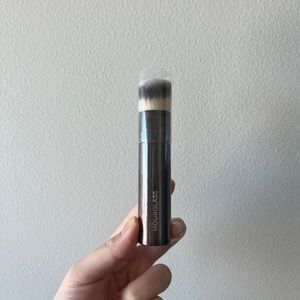 Hourglass Vanish Foundation Brush